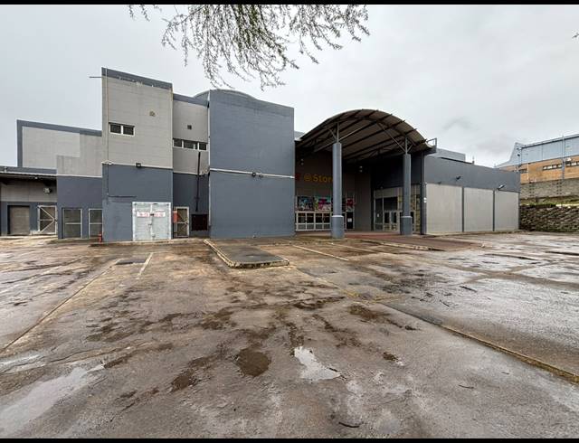 4,155M² BUSINESS CENTRE FOR SALE IN STANGER CENTRAL